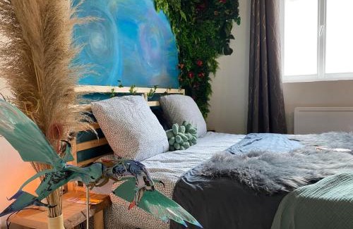 L'Arbresle Apartment | Relax at Le Monde D'Avatar: Balneo & Dining Await
