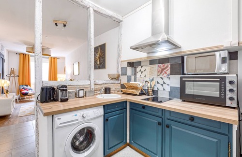 Chateauroux Apartment | Stylish Le Monocle Apartment with Spa & Breakfast in City Center