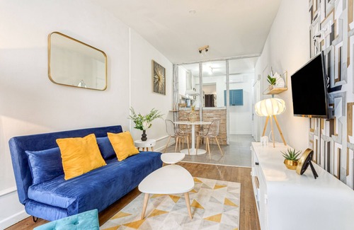 Chateauroux Apartment | Stylish Le Monocle Apartment with Spa & Breakfast in City Center