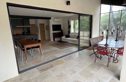 Blauvac Villa | Le Montagard - Guest Rated 10/10 Retreat in Blauvac