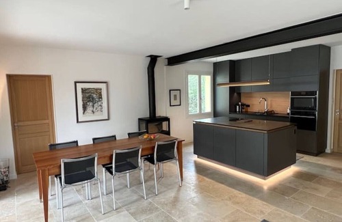 Blauvac Villa | Le Montagard - Guest Rated 10/10 Retreat in Blauvac