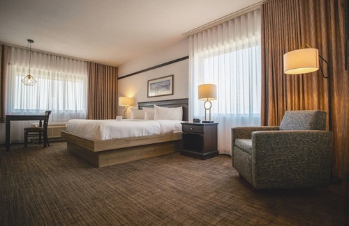 Chicoutimi Hotel | Discover Le Montagnais: A 4-Star Family-Friendly Retreat