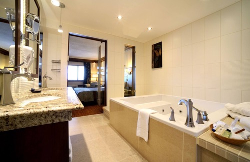 Chicoutimi Hotel | Discover Le Montagnais: A 4-Star Family-Friendly Retreat