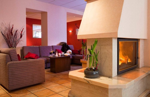 Esquieze-Sere Hotel | Discover Le Montaigu: Family-Friendly Stay with Spa