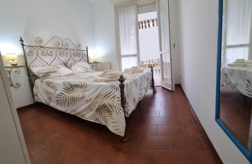 Albenga Apartment | Oceanfront Escape at LE MORELLE 2 - Perfect for Families