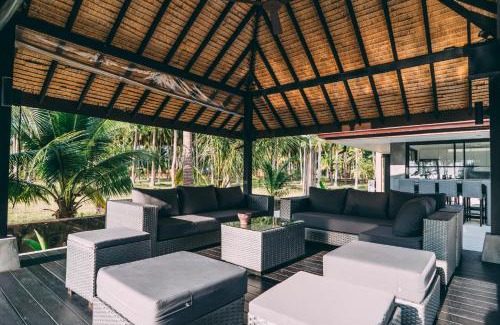Taling Ngam Resort | Relax at Le Motu: Oceanfront Bliss with Pool & Breakfast