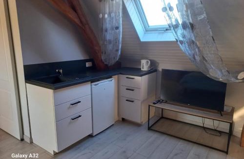 Saint-Nicolas-de-Bourgueil House | Budget-Friendly Getaway at Le Moulin Neuf with Pool Access