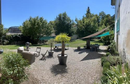 Montreal-la-Cluse Bed & Breakfast | Cozy Le Moulin Chambres hôtes with Oceanfront Pool Access