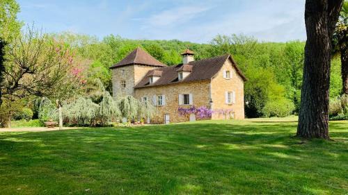 Saint-Denis-les-Martel Bed & Breakfast | Exceptional Oceanfront Retreat at Le Moulin du Boisset