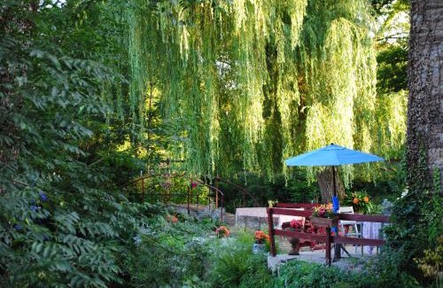 Lassy Bed & Breakfast | Pet-Friendly Retreat at Le Moulin du Bignon - Rated 9/10