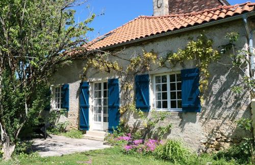 Sorges-et-Ligueux-en-Perigord Bed & Breakfast | Discover Le Moulin du Clapier with Oceanfront Serenity