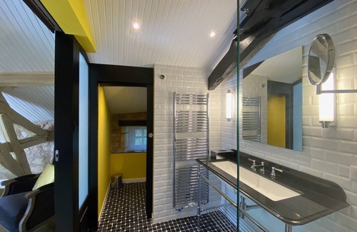 Champagnac-de-Belair Hotel | Discover Le Moulin Du Roc: 5-Star Spa & Pool Retreat
