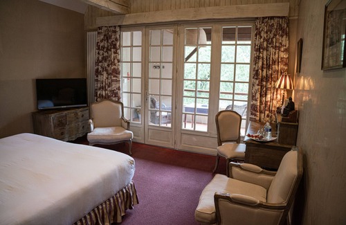 Champagnac-de-Belair Hotel | Discover Le Moulin Du Roc: 5-Star Spa & Pool Retreat