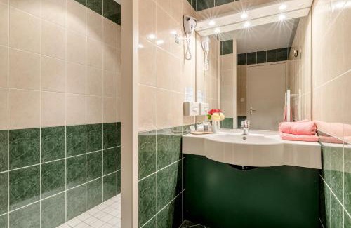 Charnay-les-Macon Hotel | Oceanfront Getaway at Le Moulin du Gastronome