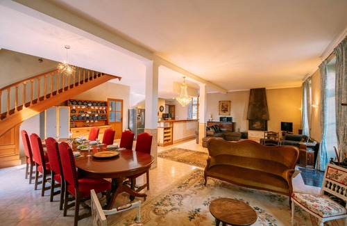 Mezin House | Discover Le Moulin du Pont: Ocean Views & Family Amenities