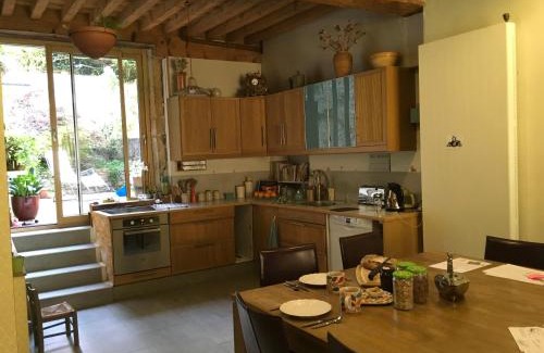 Neuville-sur-Saone Bed & Breakfast | Oceanview Bliss at Le Moulin Neuf de Parenty - 8.9/10 Rated