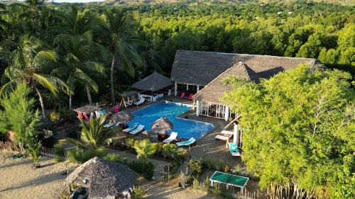 Djamandjary Hotel | Cozy Le Moya Beach: Oceanfront Escape with Pool & Pets Welcome