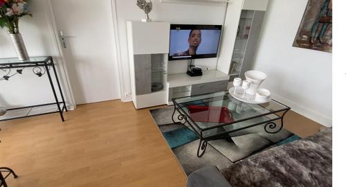 Reims Apartment | Enchanting Le Mun - 60m² with Views, Wifi & Parking