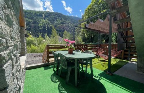 Sainte-Foy-Tarentaise Apartment | Experience Le murmure de l'Isère: Top-Rated Family Retreat