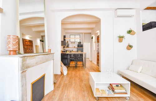 Noailles Apartment | Elegant Le Musée: Modern Apartment Near Vieux Port