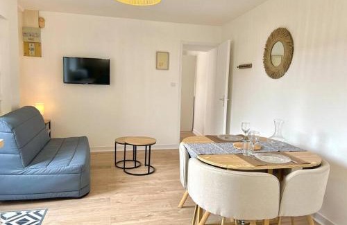 Chasseneuil-du-Poitou Apartment | Discover Le Napoli: Family-Friendly Stay Near Futuroscope