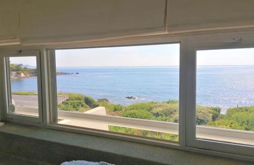 Saint-Aygulf Apartment | Oceanfront Duplex at Le Nautile - Rated 9.7/10 by Guests