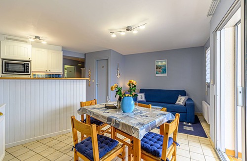 Locmariaquer Apartment | Relaxing Oceanfront Retreat at Le Nautilus by Interhome