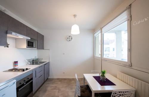 Villette Gare Apartment | Discover Le Nazareth: Balcony, Garage & Perfect Rating!