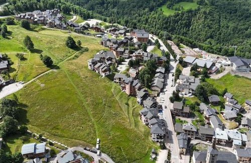 Saint-Martin-de-Belleville Apartment | Family-Friendly Retreat at Le Neiger - Appartement Emeraude