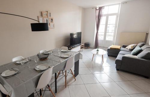 Poitiers Apartment | Family-Friendly Le Neptune: Spacious 3-Bedroom Apartment