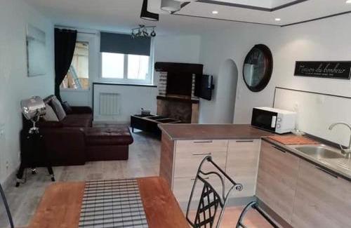 Arromanches-les-Bains Apartment | Discover Le Neptune: Oceanfront Getaway for Families