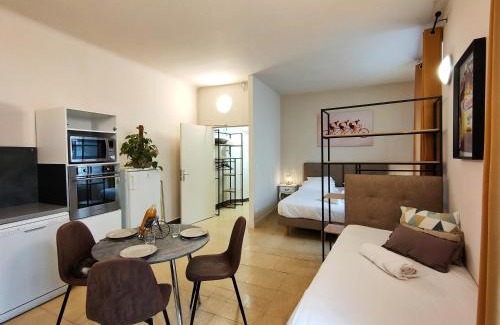 Sault Hotel | Pet-Friendly Le Nesk Ventoux with Spa & Hot Tub Amenities