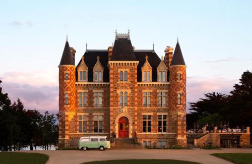 Saint-Briac-sur-Mer Hotel | Pet-Friendly Le Nessay: Oceanfront Bliss Awaits You