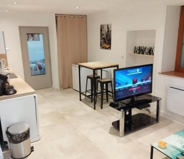 Besancon Apartment | Pet-Friendly Stay at Le New York Bisontin 2 - Rated 9.2/10