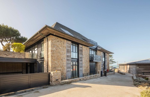 Rotheneuf-Le Pont Apartment | Experience Oceanfront Relaxation at Le Nicet - La Maison du Benetin