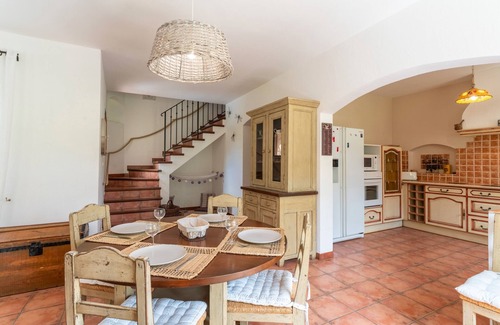 Malemort-du-Comtat House | Relax at Le Nichoir: Poolside Bliss Near Ventoux
