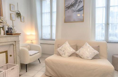 Saint-Vincent Apartment | Cozy Retreat in the Heart of Orléans - Family-Friendly Stay