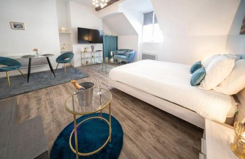 Centre Apartment | Experience Romance at Le Nid d'Amour Éternel Hotel