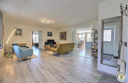 Bourbriac House | Oceanfront Getaway at Le nid d'hirondelles for Families