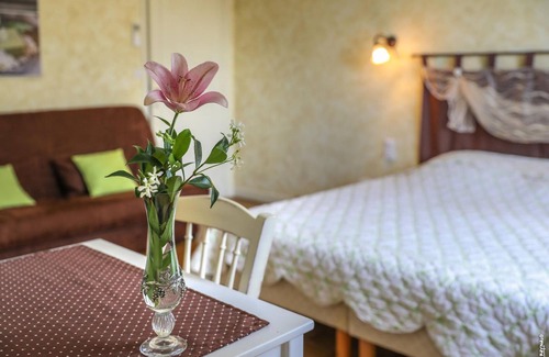 Brens Bed & Breakfast | Eco-Friendly Retreat at Le Nid de l'Ecureuil - Rated 9.6/10