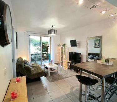 Sud Apartment | Discover Le Nid Provençal: Family and Pet Friendly Retreat