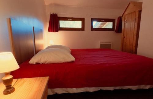 Garin Ski Chalet | Family-Friendly Escape at LE NID ROUDELA - 8/10 Rated