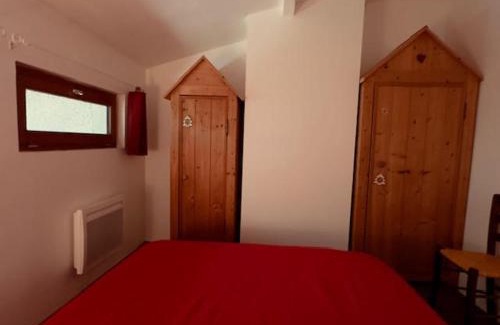 Garin Ski Chalet | Family-Friendly Escape at LE NID ROUDELA - 8/10 Rated