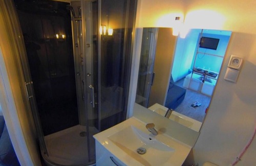 Ganagobie House | Pet-Friendly Le Nid sur la Durance with Pool & Spa