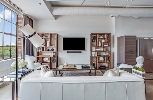 Poncey-Highland Apartment | Unmatched Comfort at Le Noir Et Blanc - Rated 10/10