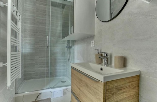 Bois-d'Arcy Apartment | Discover Le Normand - Pet-Friendly Retreat in Bois d'Arcy