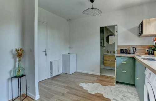 Bois-d'Arcy Apartment | Discover Le Normand - Pet-Friendly Retreat in Bois d'Arcy