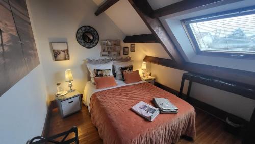 Fouras Bed & Breakfast | Relax at Le Noroit Chambres d'Hôtes with Oceanfront Pools