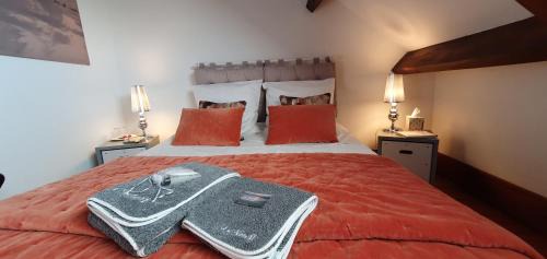 Fouras Bed & Breakfast | Relax at Le Noroit Chambres d'Hôtes with Oceanfront Pools