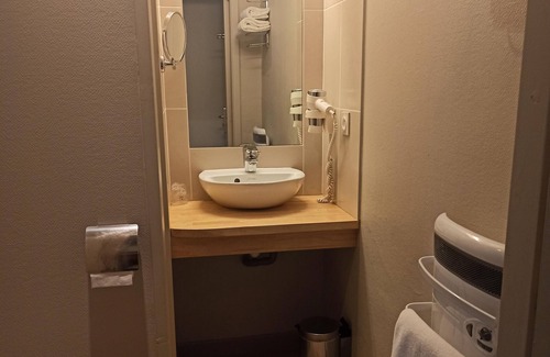 Portes-les-Valence Hotel | Discover Le Nouvel: Family-Friendly with Pool & Dining